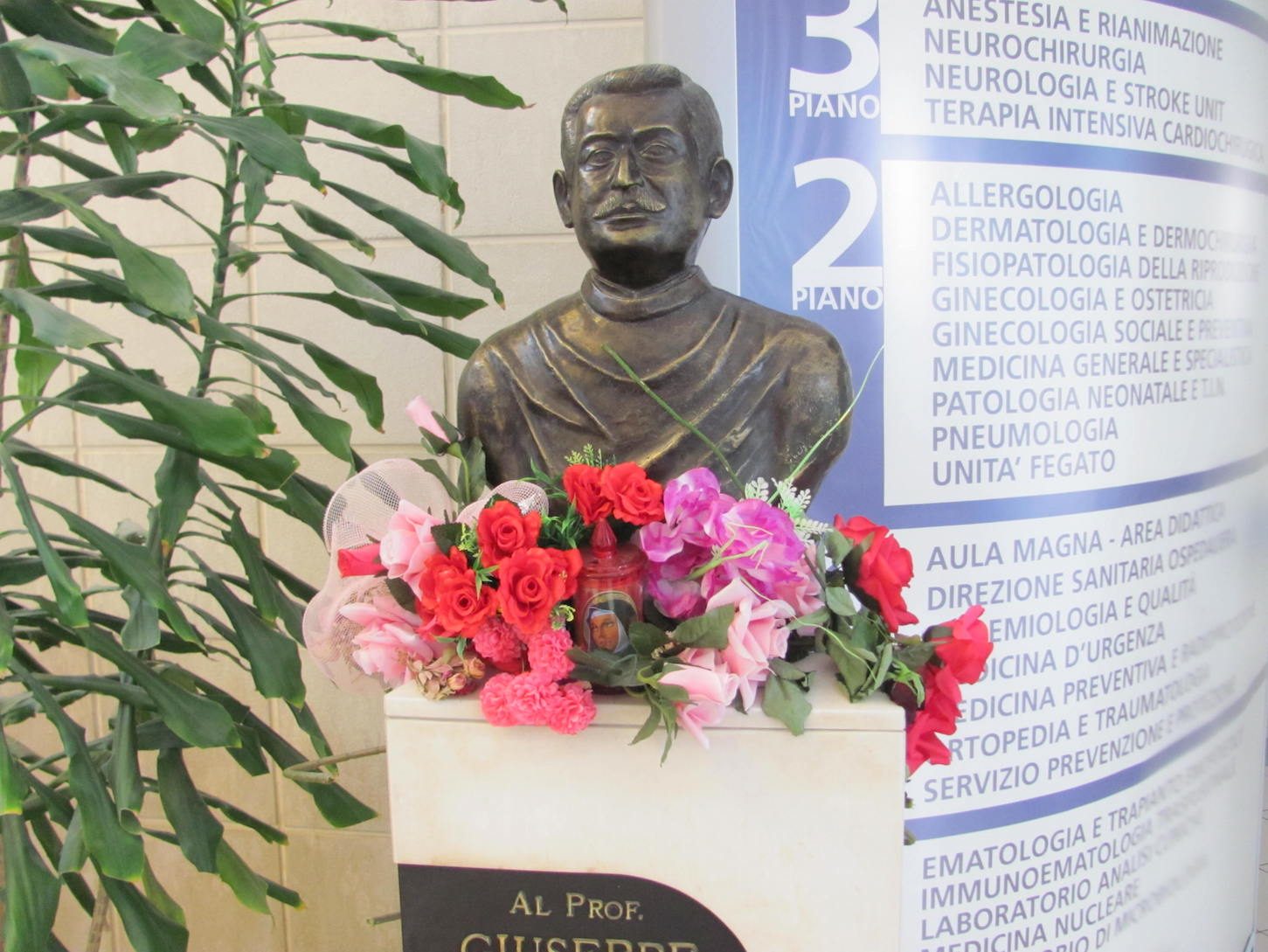 Giuseppe Moscati's bust in Avellino2.JPG